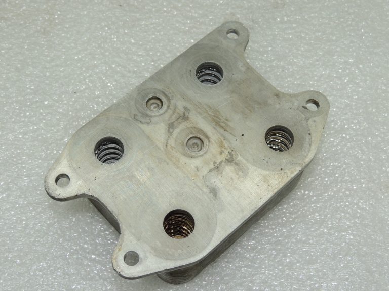 OEM VW Audi Audi Seat Skoda 1.5TSi eļļas dzesētājs Eļļas dzesētājs 04E117021K