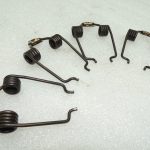 Mini Cooper R56 Ekscentriskā vārpsta x4 Stiprinājuma atspere 11377533904