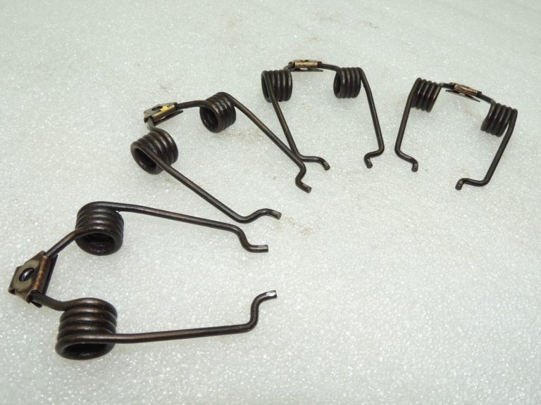 Mini Cooper R56 Ekscentriskā vārpsta x4 Stiprinājuma atspere 11377533904