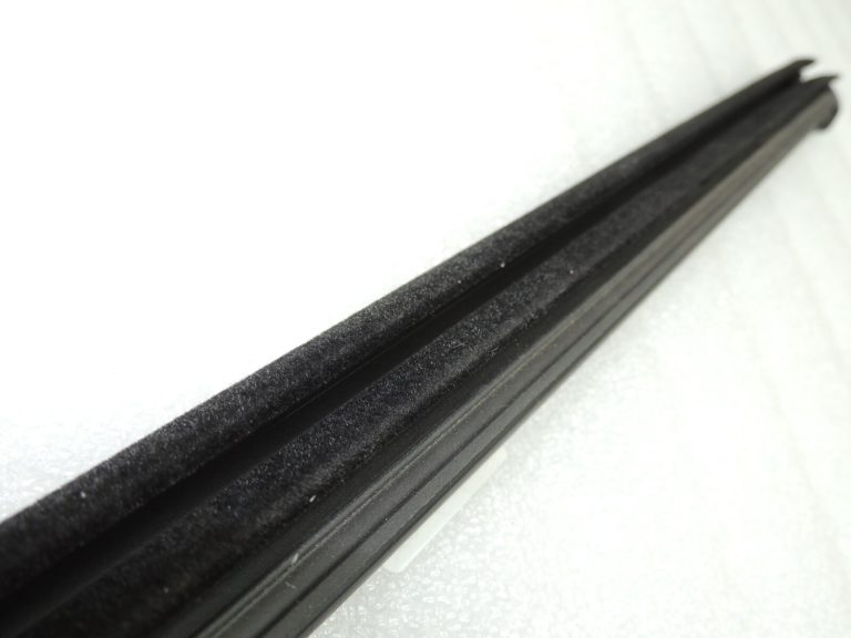 Seat Cupra Leon KL8 aizmugurējā loga blīve kreisā iekšpuse 5FF839479