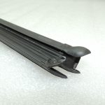 Seat Cupra Leon KL8 Stikla loga blīve priekšējā iekšpusē labajā pusē 5FA837480