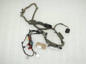 Ford Focus III durvju instalācija priekšējā kreisā 2121080 F1ET-14A584-AEK