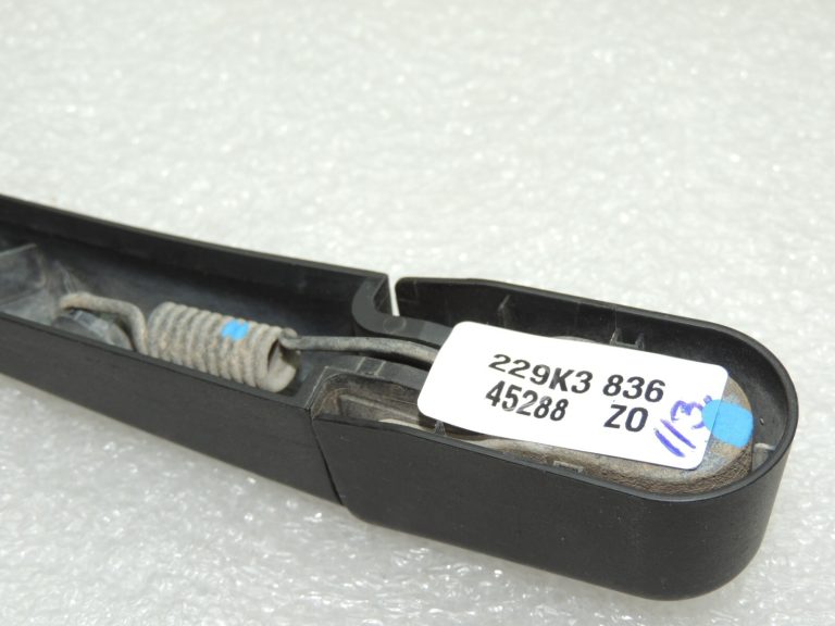 Ford Focus III priekšējā stikla tīrītāja rokturis 1786301 BM51-N17406-AC