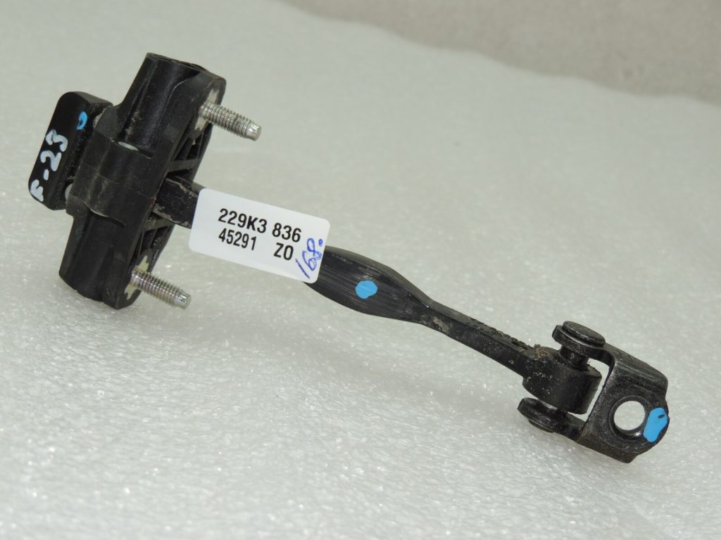 Ford Focus III Priekšējo durvju pārbaude 1714637 BM51-A23500-AA