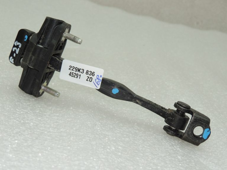 Ford Focus III Priekšējo durvju pārbaude 1714637 BM51-A23500-AA