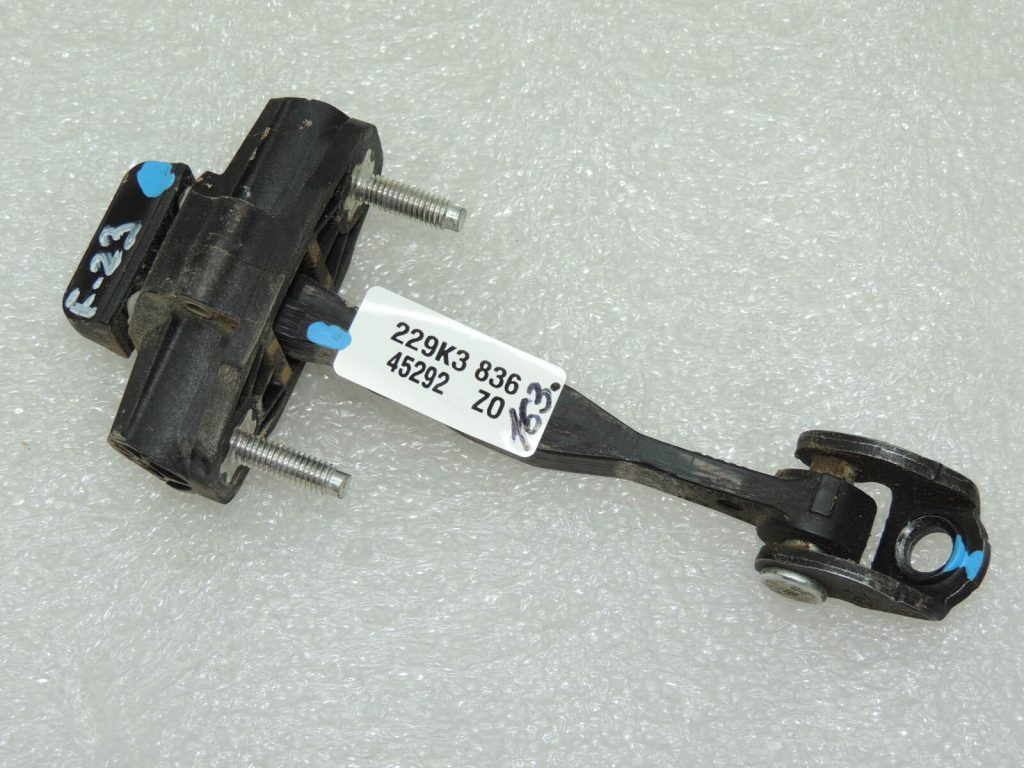 Ford Focus III Aizmugurējo durvju fiksators 1726441 BM51-A27200-AA