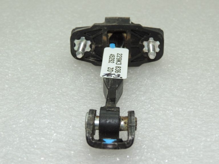 Ford Focus III Aizmugurējo durvju fiksators 1726441 BM51-A27200-AA