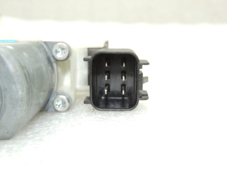 Ford Focus III logu regulatora motors aizmugurējais labais 1870551 6CP1-14A389-K3C