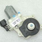 Ford Focus III logu regulatora motors aizmugurējais labais 1870551 6CP1-14A389-K3C