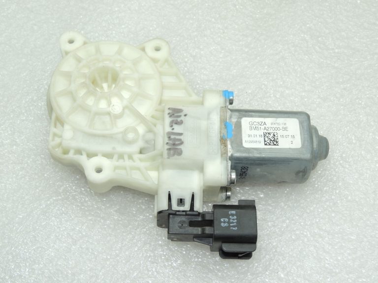 Ford Focus III logu regulatora motors aizmugurējais labais 1870551 6CP1-14A389-K3C