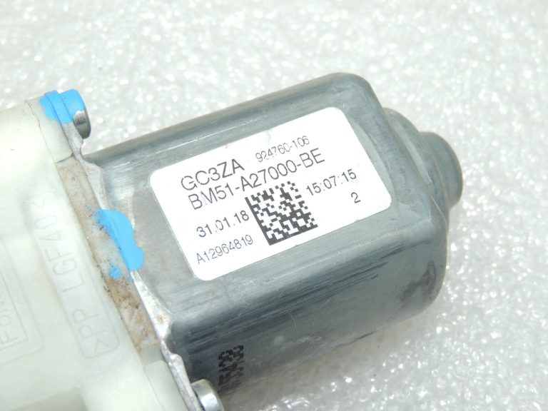 Ford Focus III logu regulatora motors aizmugurējais labais 1870551 6CP1-14A389-K3C