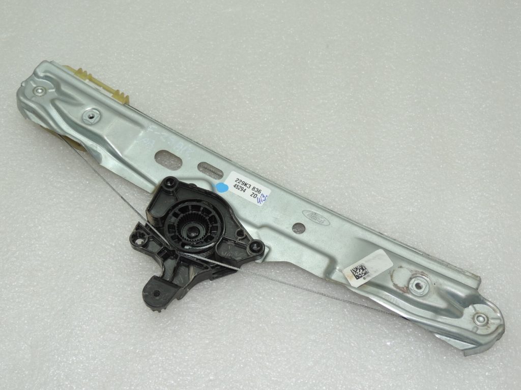 Ford Focus III Aizmugurējā stikla regulators labajā pusē 1870371 BM51-A27000-BE