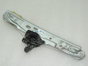 Ford Focus III Aizmugurējā stikla regulators labajā pusē 1870371 BM51-A27000-BE