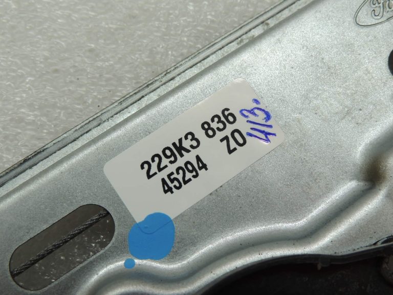 Ford Focus III Aizmugurējā stikla regulators labajā pusē 1870371 BM51-A27000-BE