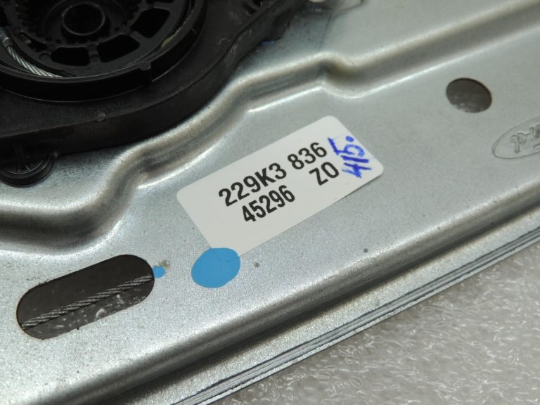 Ford Focus III aizmugurējais kreisais loga regulators 1870372 BM51-A27001-BE