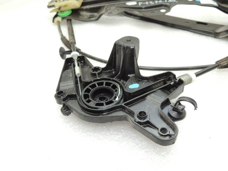 Ford Focus III Logu regulators priekšējais labais 1870697 BM51-A23200-BF