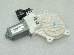 Ford Focus III Logu regulatora motors priekšējais kreisais 1869992 6CP1-14A389-L3C