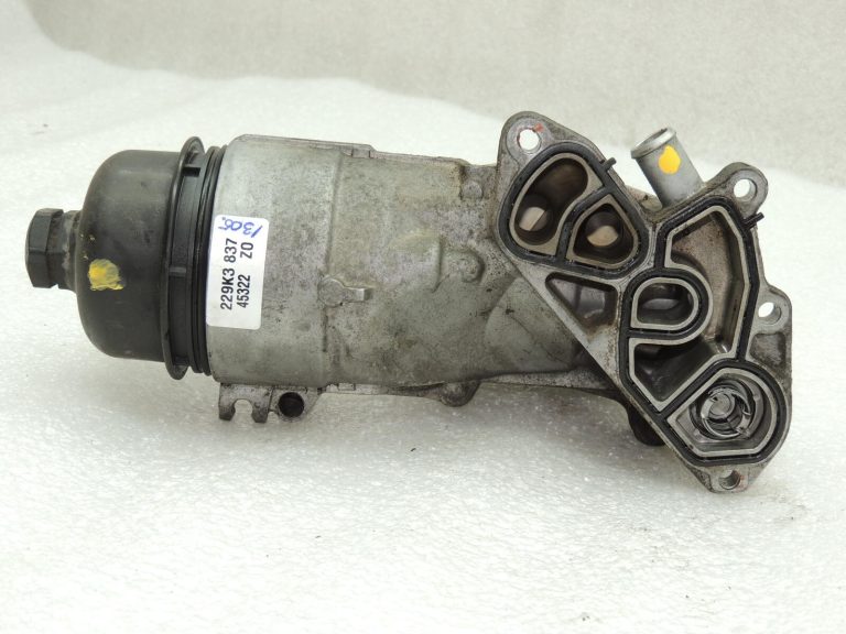 Ford Focus III 1.5TDCi eļļas filtra korpuss ar radiatoru 1685820 AV6Q-6L625-AA