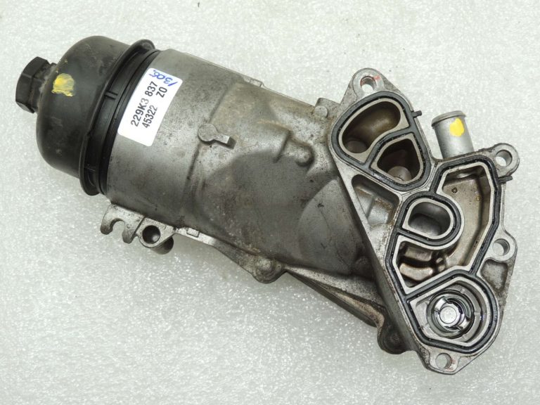 Ford Focus III 1.5TDCi eļļas filtra korpuss ar radiatoru 1685820 AV6Q-6L625-AA