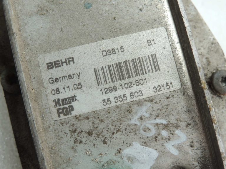 Opel Zafira B 1.8i Z18XER eļļas filtra korpuss 25199751 55355603