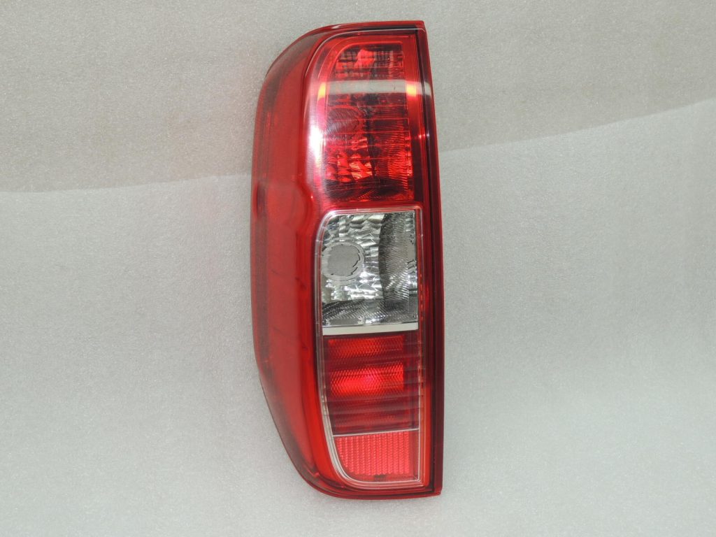 Nissan Navara II 4x4 Tail light left 26555EB38B