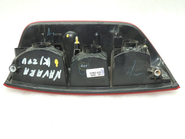 Nissan Navara II 4×4 aizmugurējais kreisais lukturis 26555EB38B