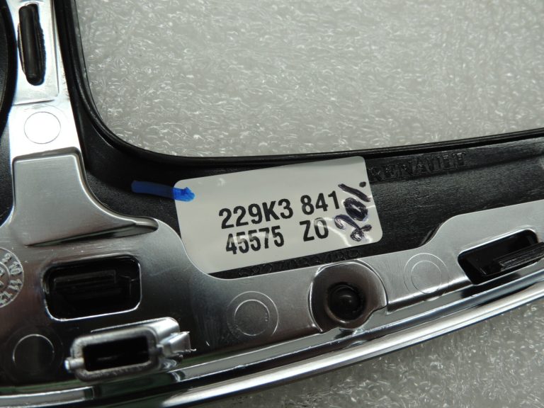 Renault Captur I J87 Radio pārsega panelis 682703794R