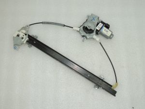 OEM Nissan Navara II 4x4 logu regulators ar motoru priekšējais kreisais 807314X00A