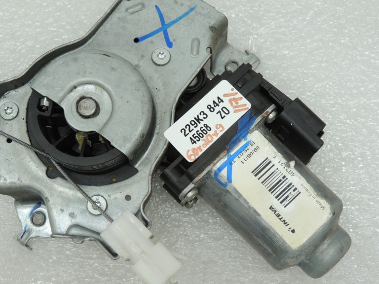 OEM Nissan Navara II 4×4 logu regulators ar motoru priekšējais kreisais 807314X00A