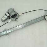 OEM Nissan Navara II 4×4 logu regulators ar motoru aizmugurējā labajā pusē 827003X30A