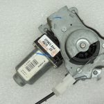 OEM Nissan Navara II 4×4 logu regulators ar motoru aizmugurējā labajā pusē 827003X30A