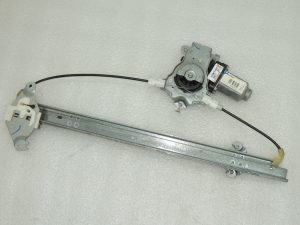 OEM Nissan Navara II 4x4 logu regulators ar motoru aizmugurējais kreisais 827013X30A