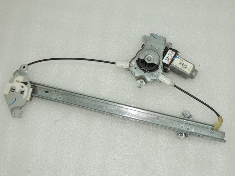 OEM Nissan Navara II 4×4 logu regulators ar motoru aizmugurējais kreisais 827013X30A