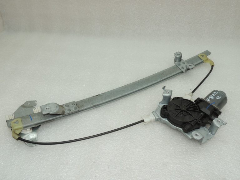 OEM Nissan Navara II 4×4 logu regulators ar motoru aizmugurējais kreisais 827013X30A