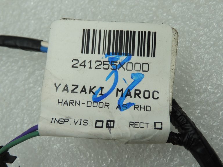 OEM Nissan Navara II 4×4 durvju instalācija priekšējā labā 241255X00D
