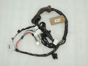 OEM Nissan Navara II 4x4 durvju instalācija priekšējā kreisā 241245X00D