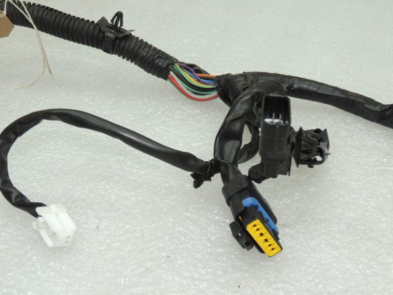 OEM Nissan Navara II 4×4 durvju instalācija priekšējā kreisā 241245X00D