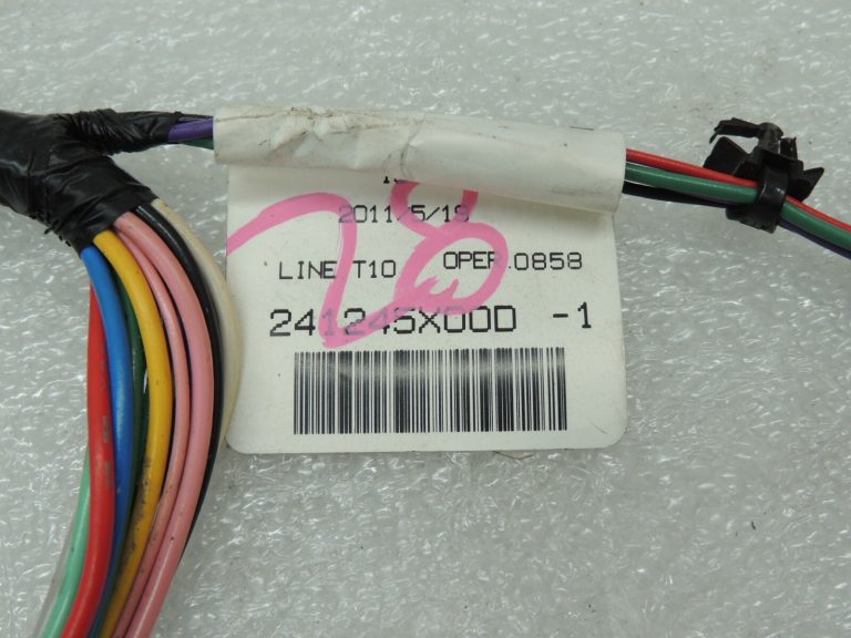 OEM Nissan Navara II 4×4 durvju instalācija priekšējā kreisā 241245X00D