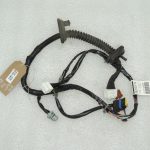 OEM Nissan Navara II 4×4 Aizmugurējā labā durvju instalācija 241265X60B