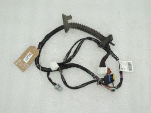 OEM Nissan Navara II 4x4 Aizmugurējā labā durvju instalācija 241265X60B