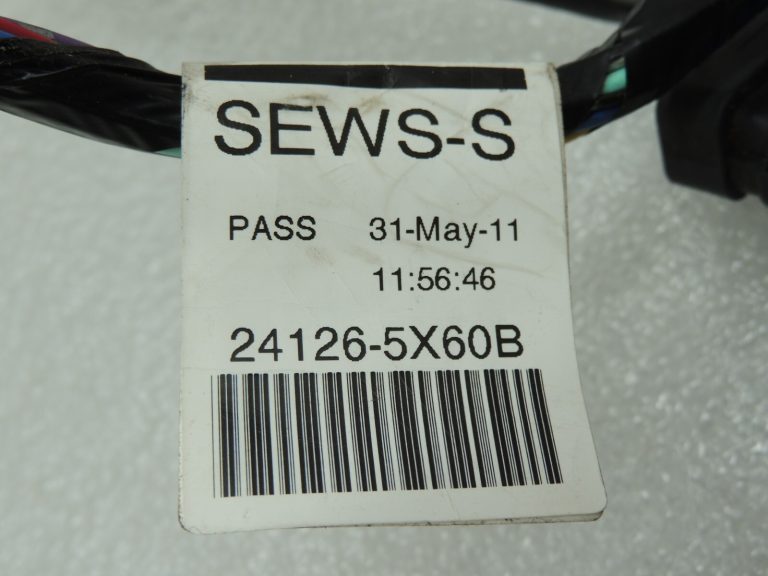 OEM Nissan Navara II 4×4 Aizmugurējā labā durvju instalācija 241265X60B