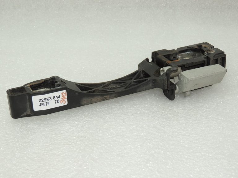 OEM Nissan Navara II 4×4 durvju rokturu turētājs ārējā labajā pusē 80610EB30B