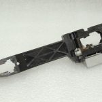 OEM Nissan Navara II 4×4 durvju rokturu turētājs ārējā labajā pusē 80610EB30B
