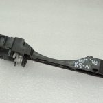 OEM Nissan Navara II 4×4 durvju rokturu turētājs ārējā labajā pusē 80610EB30B