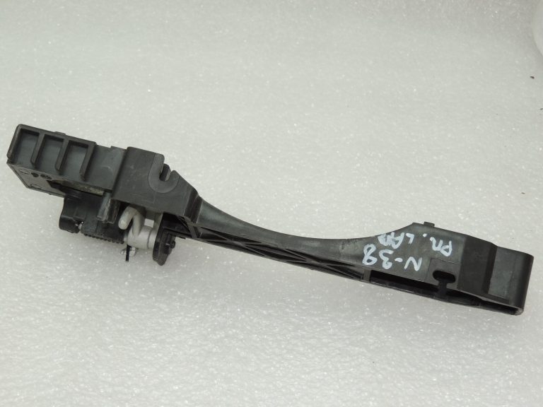 OEM Nissan Navara II 4×4 durvju rokturu turētājs ārējā labajā pusē 80610EB30B
