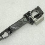 OEM Nissan Navara II 4×4 durvju rokturu turētājs kreisā ārējā 80611EB30B