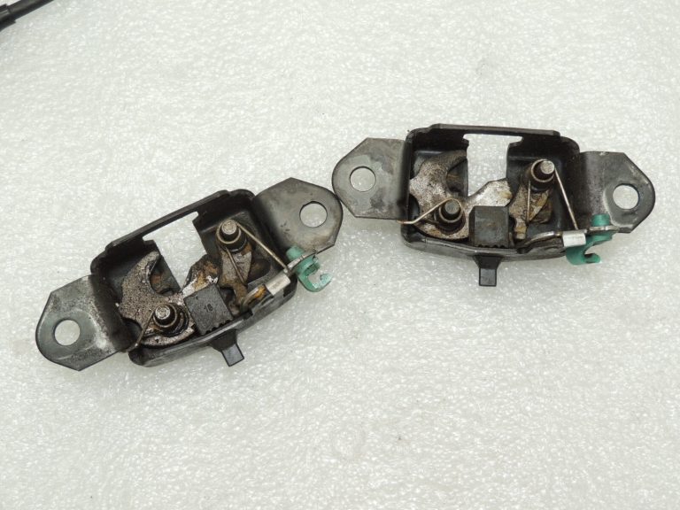 OEM Nissan Navara II 4×4 aizmugurējo durvju slēdzenes komplekts 90460EA80A 90503ZP50A