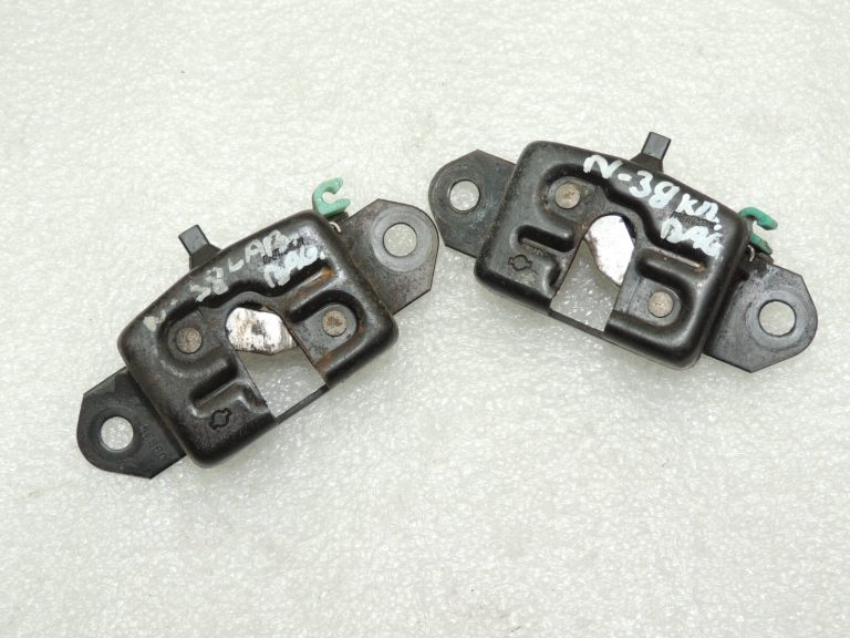 OEM Nissan Navara II 4×4 aizmugurējo durvju slēdzenes komplekts 90460EA80A 90503ZP50A
