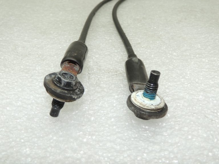 OEM Nissan Navara II 4×4 aizmugurējo durvju slēdzenes komplekts 90460EA80A 90503ZP50A