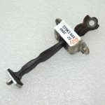 OEM Nissan Navara II 4×4 aizmugurējo durvju pārbaude 824304X30A 824304X30B